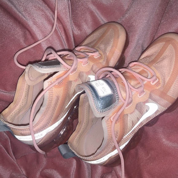 2019 Wmns Air VaporMax 2019 'Echo Pink Silver' - Picture 5 of 10